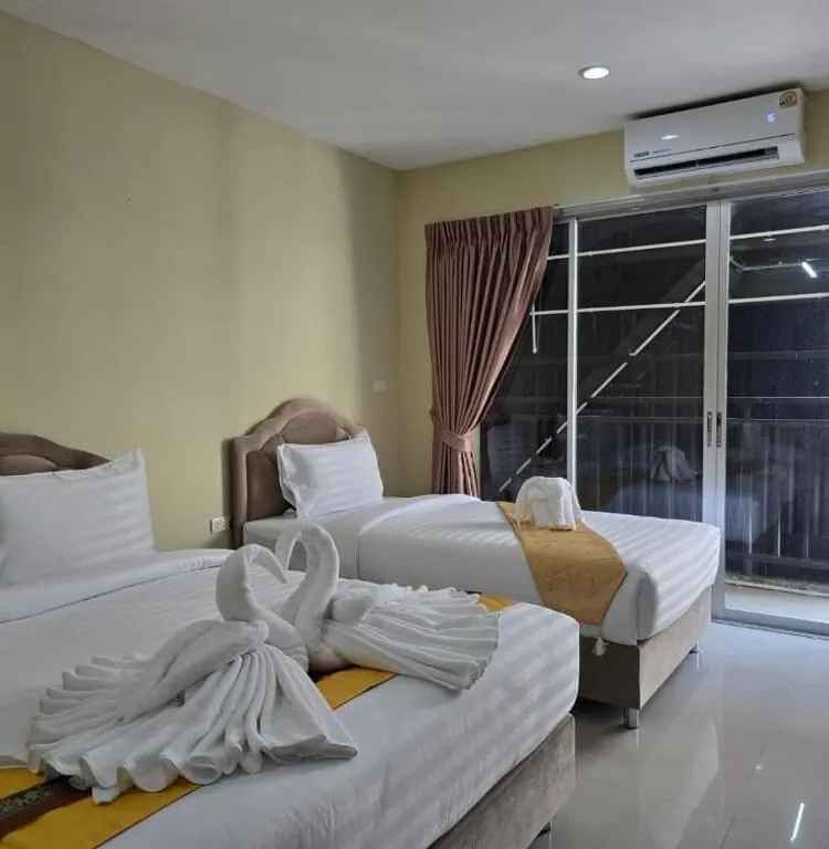 ห้องพักสำหรับสามท่านพร้อมระเบียง