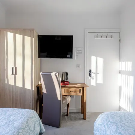 Apple House Wembley Twin Room Shared Bathroom Отели в г. Барнет