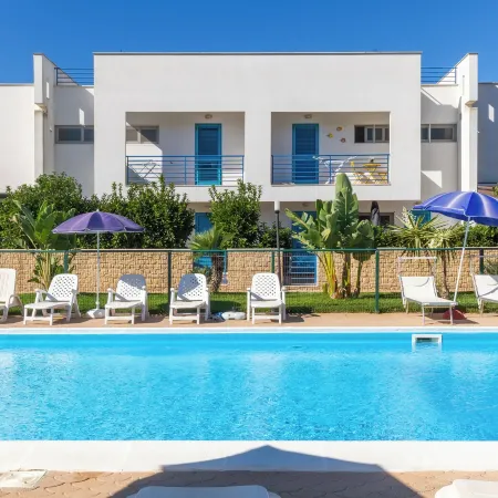 Luxury Holiday House with Pool