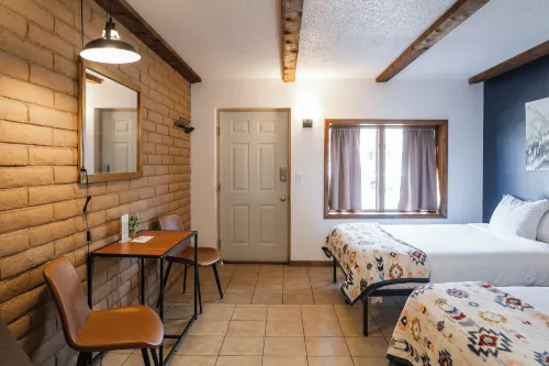 The Alpine Motel - parking