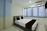 Collection O Axlite Hotel - parking