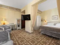 Rixwell Collection Savoy Boutique Hotel Hotels near Maiden Tower