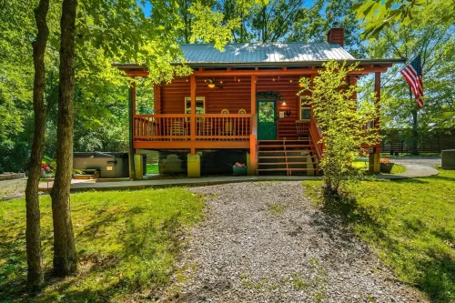 Little Joe Log Cabin, Utk/Neyland, Smokies, 16Acres, FP, HotTub, Fishing, Pets - 小木屋