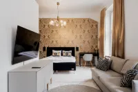 Modern Luxury Flat - Steps to Station - Homestays