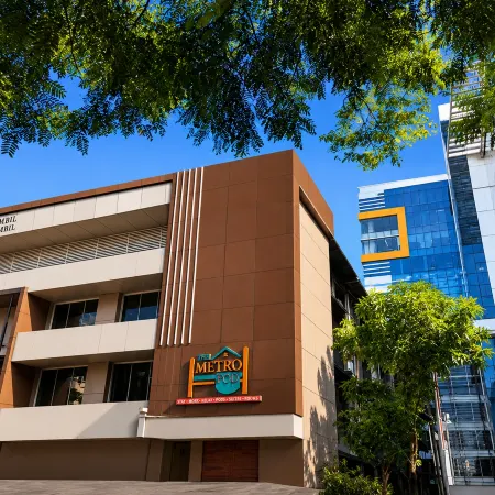 The Metro Pod Backpackers AC Hostel