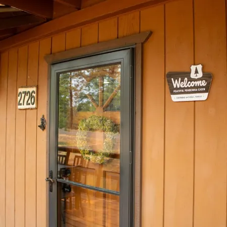 Flagstaff Pines Retreat, King Bed, Great Deck, Cool Summer Nights