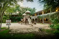 Family Garden Inn & Suites - Airport Shuttle