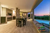 Pezula Lake House - Private Pools