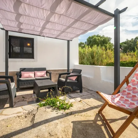 GuestReady - Quaint house with Patio