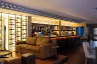 Sea Cliff Court Hotel & Luxury Apartments - Holiday Apartments
