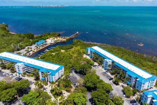 Keys Escape Oceanfront Resort Condo Sleeps 6 - 2-Star