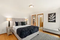 The Gathering Place 6BR Retreat With Game Room - Boutique
