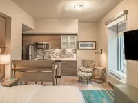 Element Dallas Downtown East Hotels near Deep Ellum