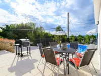 Spacious Apartment in Markoci - Bintang 2