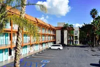 Days Inn by Wyndham Anaheim Near the Park - parcheggio