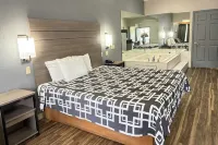 Regency Inn & Suites by Capital O Houston IAH Airport - Motels