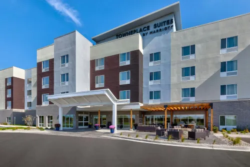 TownePlace Suites Grand Rapids Airport Southeast - Airport Shuttle