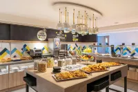 Hampton by Hilton Newcastle - breakfast