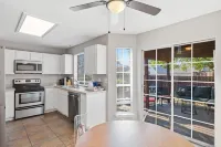 South Asian Inspired 4B Home - Pensionaatit
