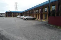 OYO Hotel Pensacola I-10 & Hwy 29 - parking