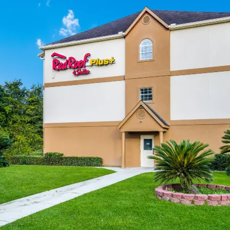 Red Roof PLUS+ & Suites Savannah - I-95