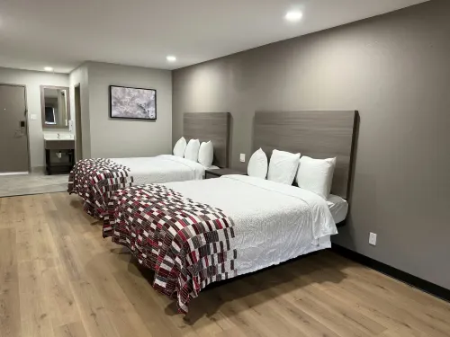 Travelers Inn - Motels