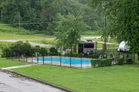 Pool + Riverfront! Couples Retreat in Smoky Mtns - Apartments