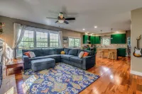 Dog-friendly Family Haven Minutes From Burlington! - Wifi
