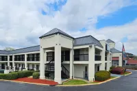 Quality Inn Near Six Flags Douglasville - parking