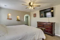 Walk to Park + Playground! ABQ Home w/ Fire Pit - Wi-Fi