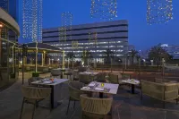 Majestic Arjaan by Rotana - ที่มีที่จอดรถ