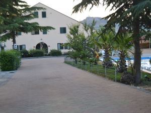 在西西里中心的私人游泳池假日房屋和活動