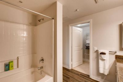 Other #1 Location - Fast Wifi - Work Area - 2Br/2.5 Bath - Free Parking (FV1) Photo