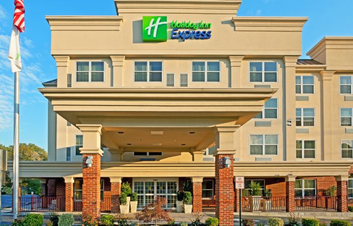 Holiday Inn Express & Suites WOODBRIDGE by IHG