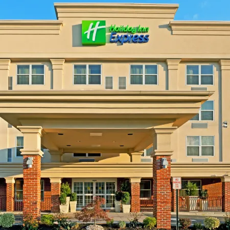 Holiday Inn Express & Suites WOODBRIDGE by IHG