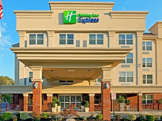 Holiday Inn Express & Suites WOODBRIDGE by IHG