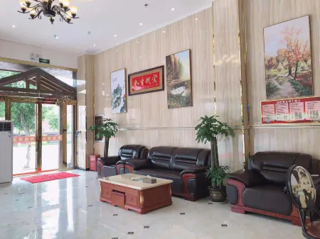 Luodian Chaohui Hotel Отели рядом с достопримечательностью «Mingzhu Center Square»