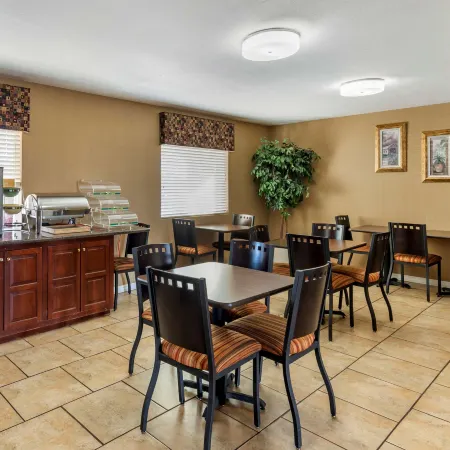 Quality Inn Russellville I-40