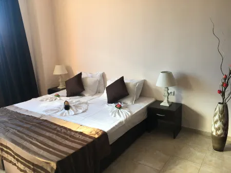 Salt Lake ApartHotel Отели в г. Поморие