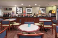 FairBridge Inn & Suites Thornton - Desayuno