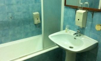 Pensao Bela Figueira - Housity