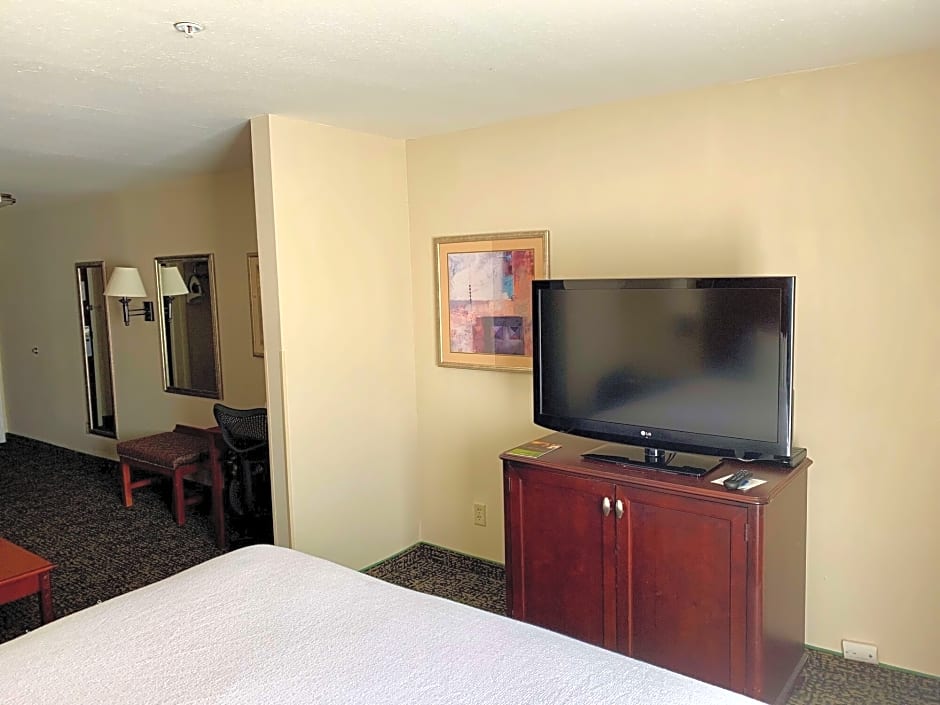 Country Inn & Suites by Radisson, Midway, FL