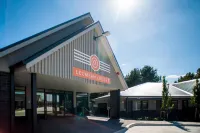 Leumeah Lodge Hotels near Canberra Reptile Zoo