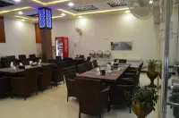 Grand Holiday Hotel - Parkplatz