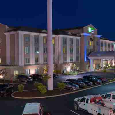 Holiday Inn Express & Suites Dickson City - Scranton Hotel Exterior