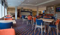 ฮอลิเดย์ อินน์ เอ็กซ์เพรส ดันเฟิร์มลิน บาย IHG - พร้อมอาหารเช้า
