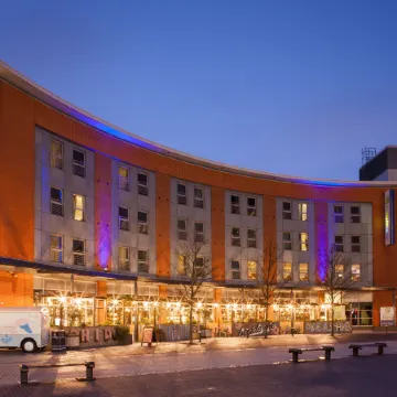 Holiday Inn Express PORTSMOUTH - GUNWHARF QUAYS by IHG Отели рядом с достопримечательностью «Пристань для яхт Хаслар»