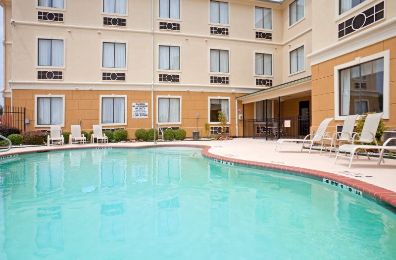 Holiday Inn Express & Suites Mount Pleasant by IHG photo 2