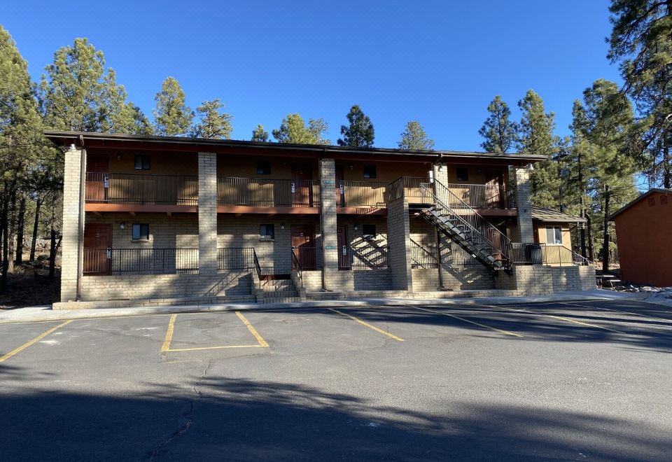 Motel in The Pines, Munds Park Latest Price & Reviews of Global Hotels 2023  | Trip.com