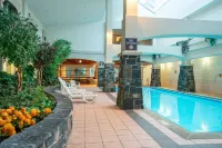 The Rundlestone Lodge - piscine